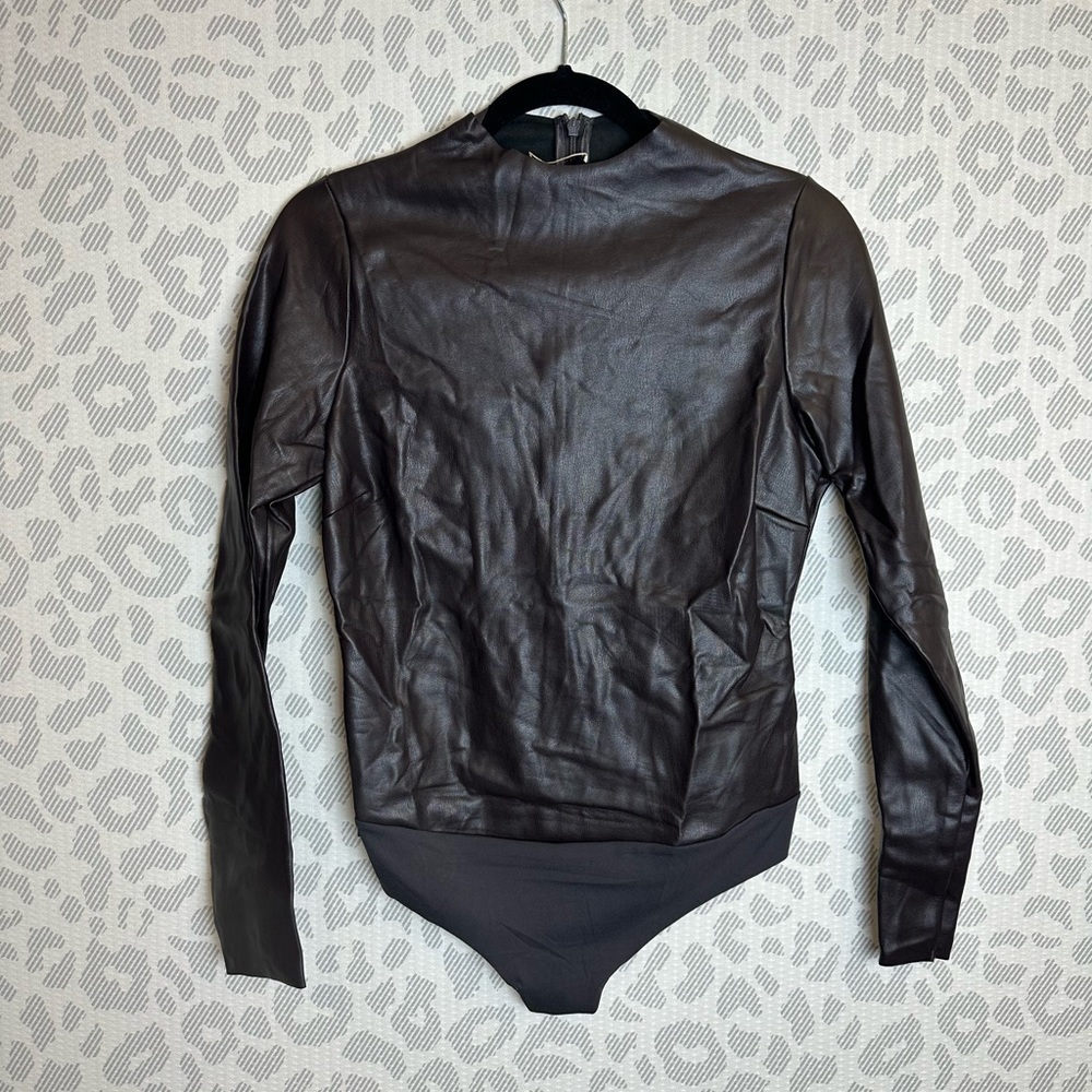 SKIMS FAUX LEATHER MOCK NECK BODYSUIT SOOT NWT (SOLD OUT) 🖤 SIZE XL LONG SLEEVE - Picture 7 of 10